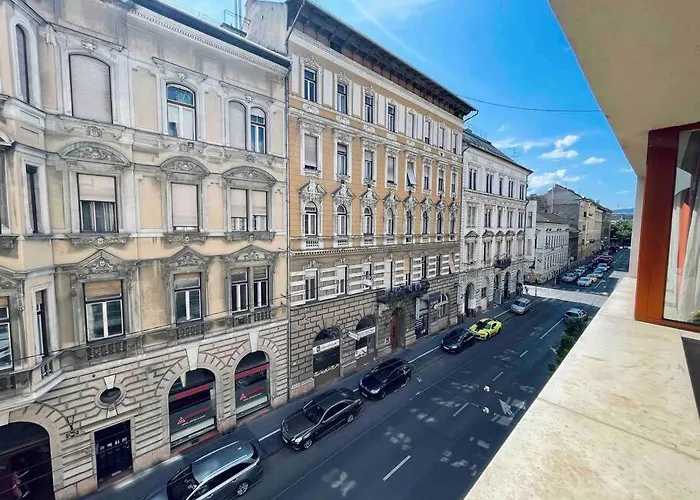 City Comfort -2Bedroom,Central,Balcony,Elevator,Ac