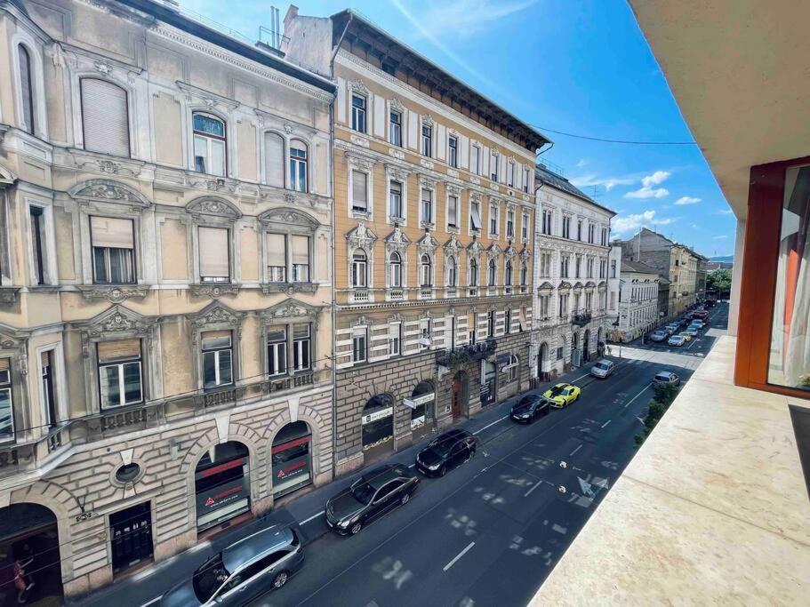 Comfort -2bedroom,central,balcony,elevator,ac Apartment Budapest