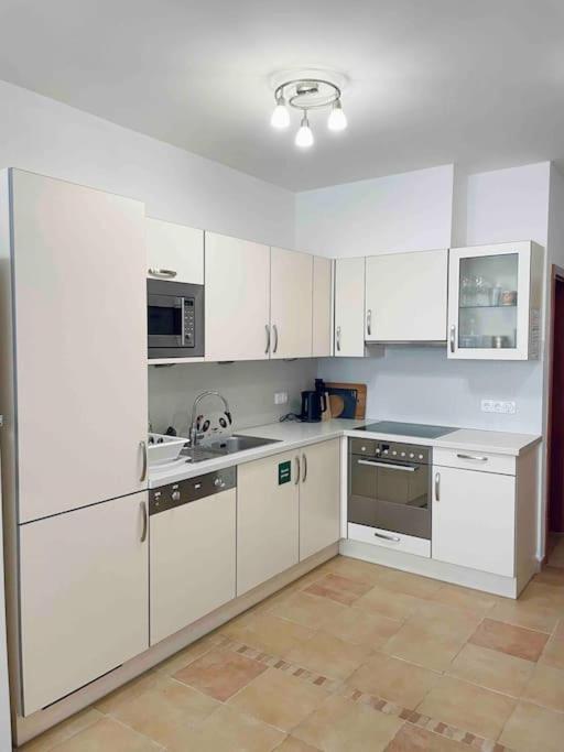 Apartment Comfort -2bedroom,central,balcony,elevator,ac