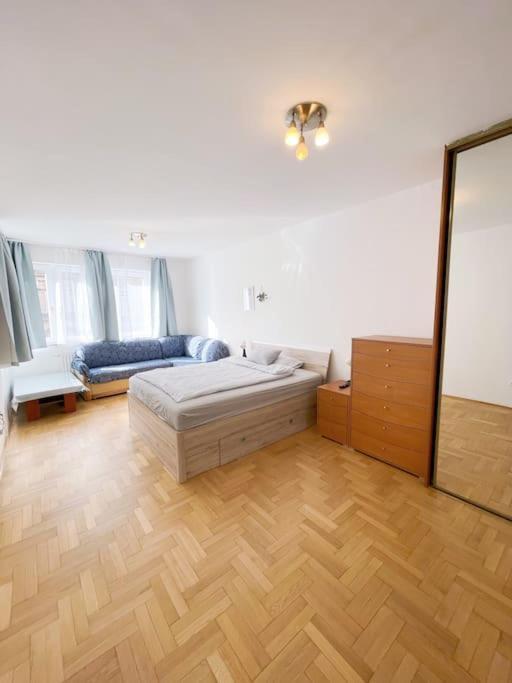 Comfort -2bedroom,central,balcony,elevator,ac