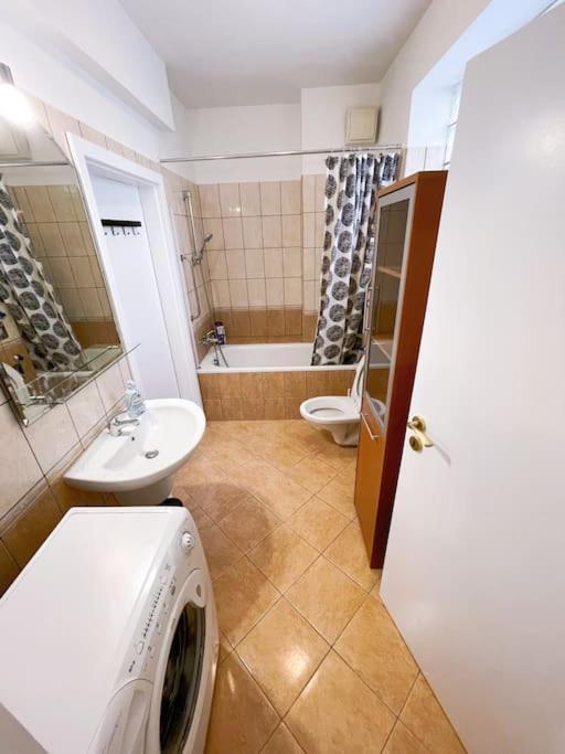 Comfort -2bedroom,central,balcony,elevator,ac Apartment Budapest