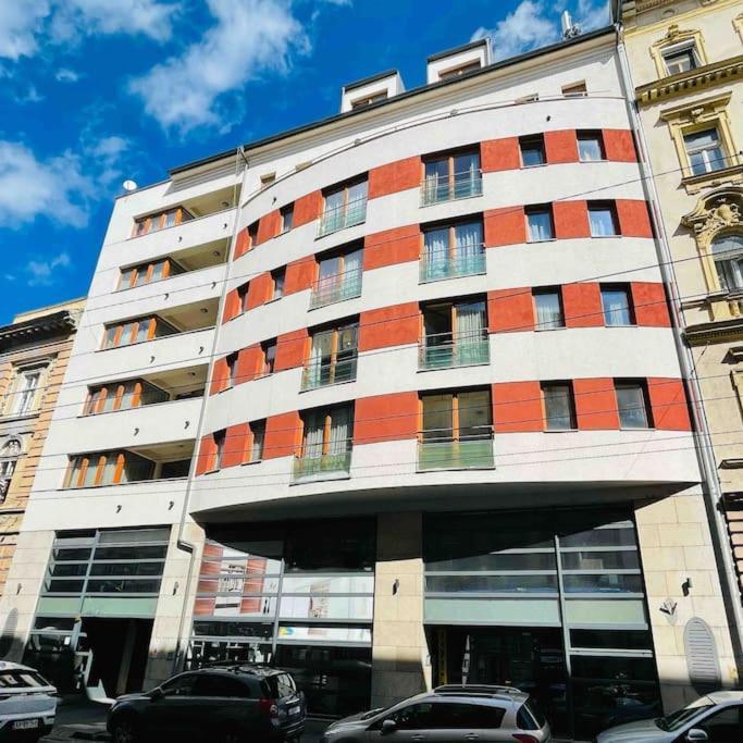 Apartment Comfort -2bedroom,central,balcony,elevator,ac
