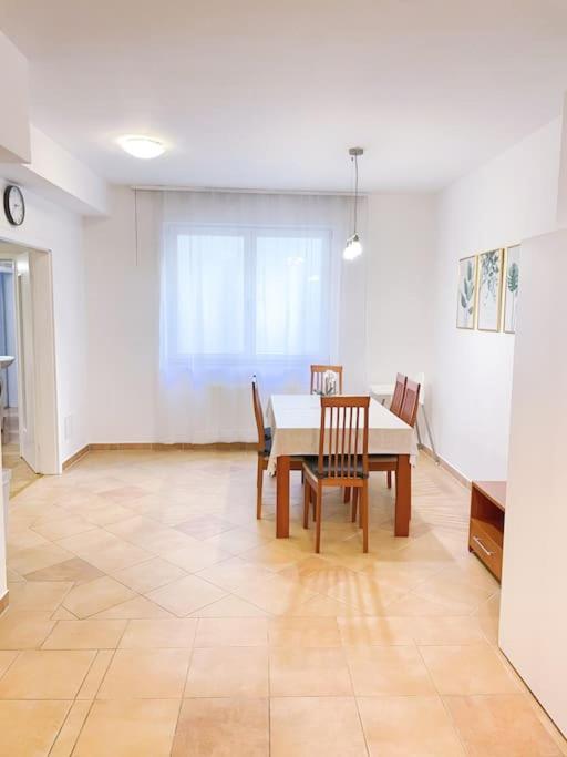 Comfort -2bedroom,central,balcony,elevator,ac Apartment Budapest