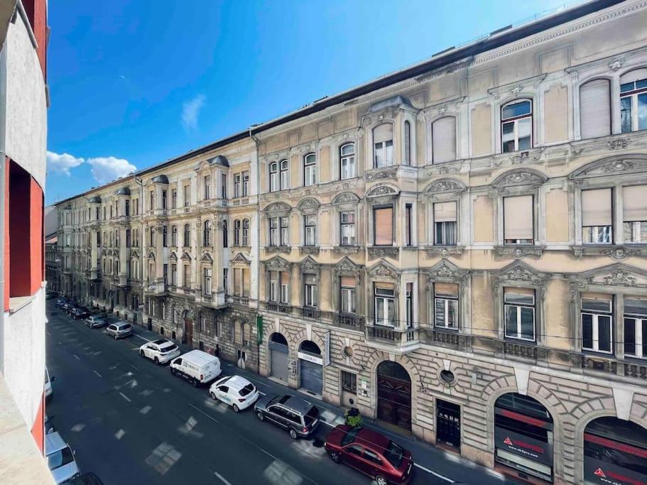 Comfort -2bedroom,central,balcony,elevator,ac * Budapest