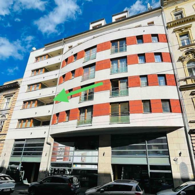 Comfort -2bedroom,central,balcony,elevator,ac Budapest